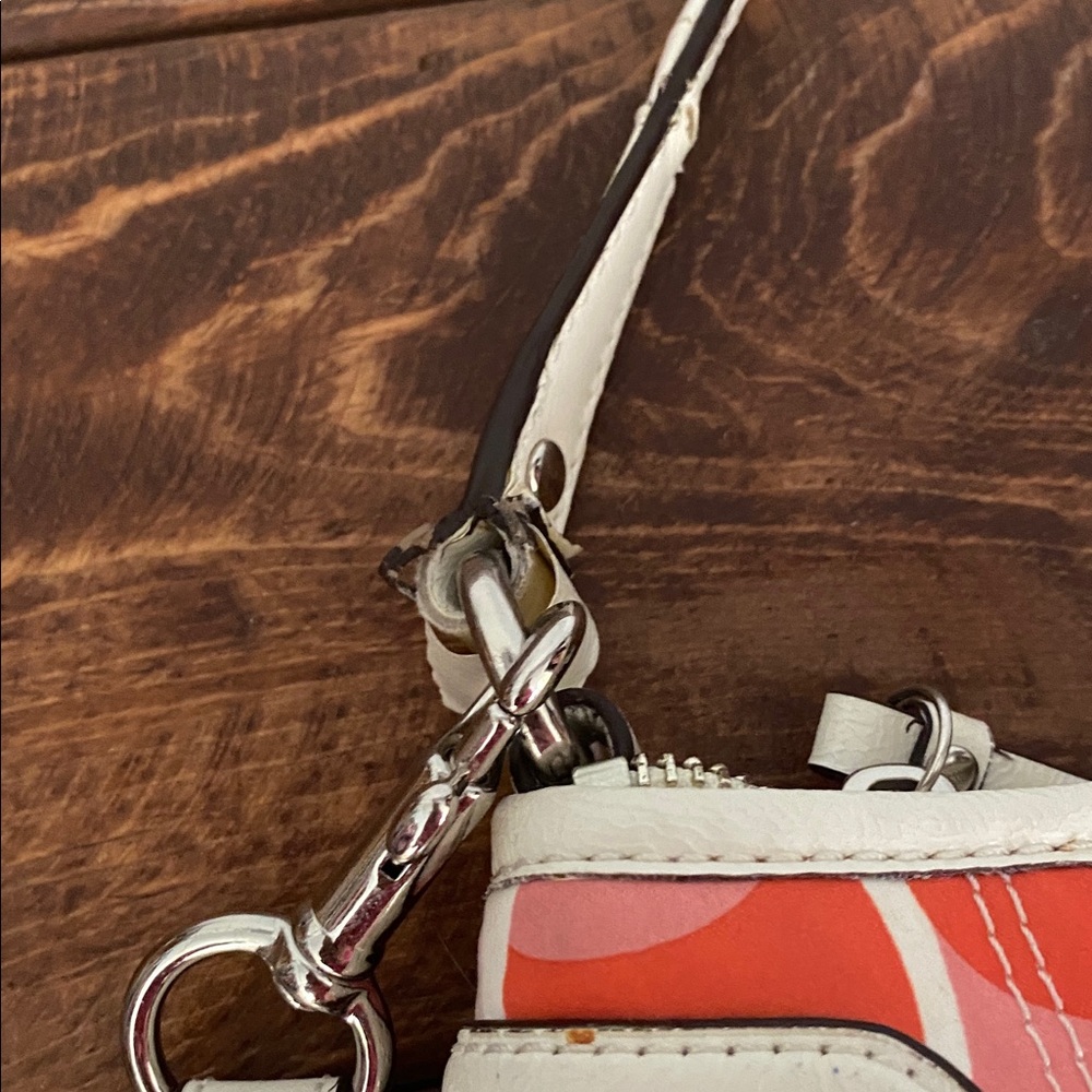 Coach Signature Pink Bag - Picture 4 of 16
